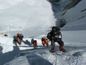 九游9游-全国登山挑战赛千人攀登玉龙雪山，玉龙雪山攀岩