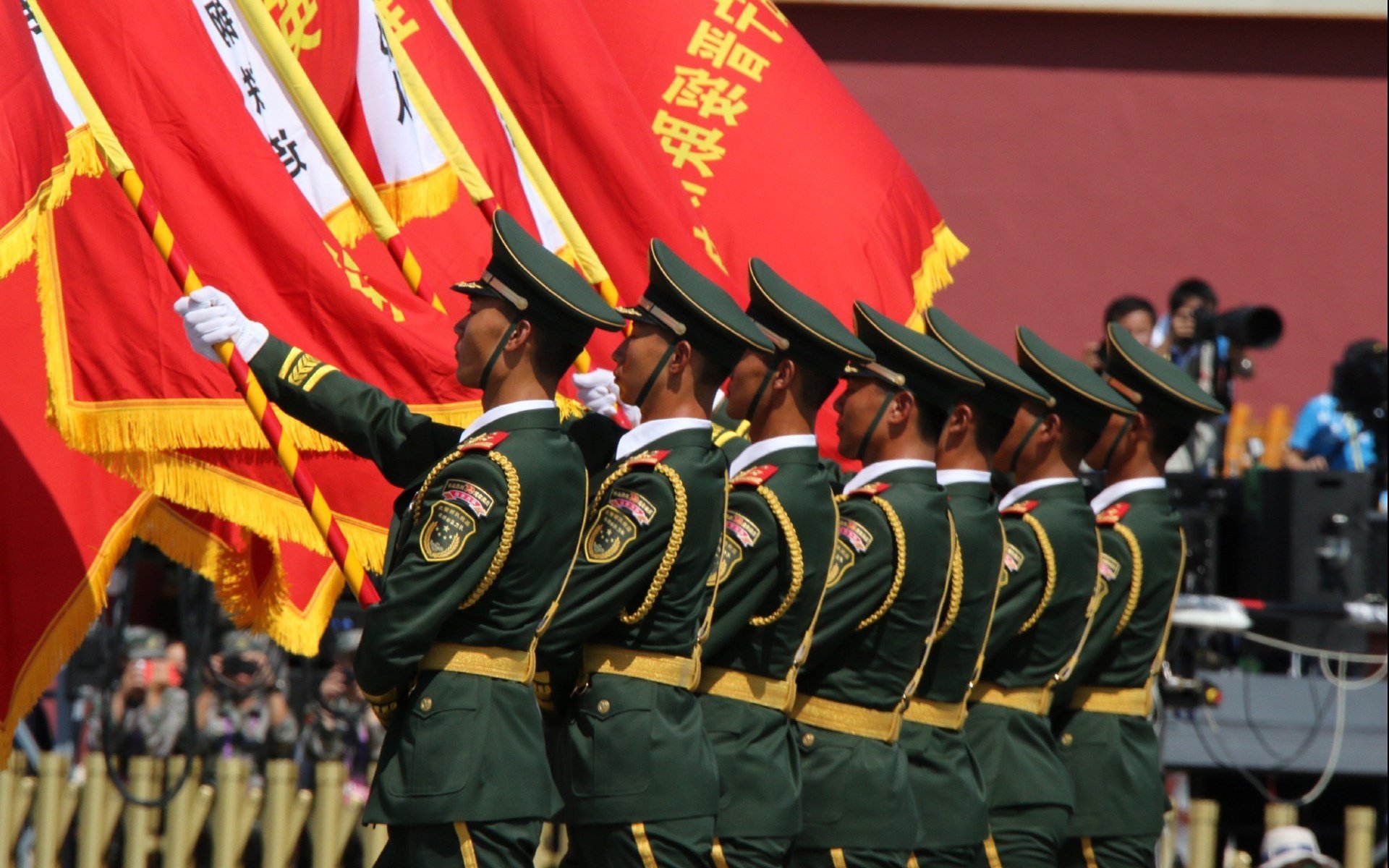 九游登录中心-“新加坡游泳赛场：泳者挑战自我，争夺荣誉”